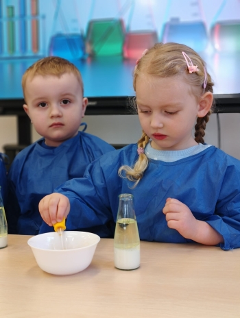 644015352_906960562212655_4456168231331706024_n