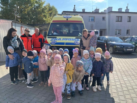 Żabki poznają pracę ratownika medycznego 