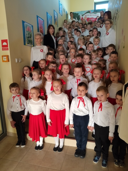 Wspólne śpiewanie hymnu