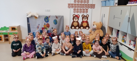 ''Smerfiki świętują Dzień Pluszowego Misia''