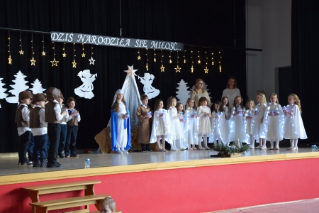 Występ wigilijny w wykonaniu grupy ''Stokrotki'' oraz wspólne kolędowanie z zespołem Brzos