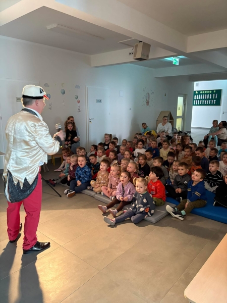 Przedszkolaki na spektaklach teatralnych 