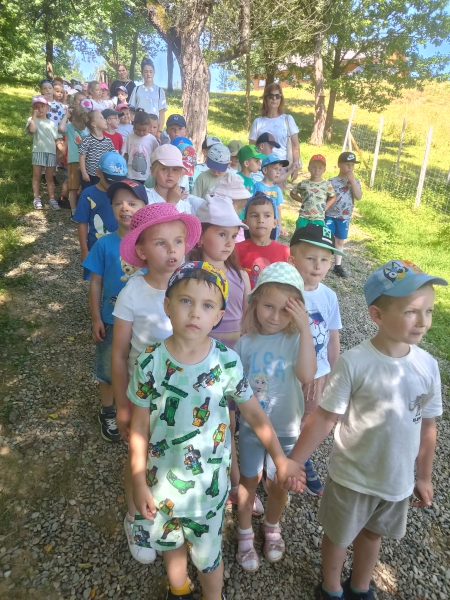 Wyjazd dzieci 5 letnich do ''Zagrody na Wzgórzu'' w Siedliskach-Bogusz